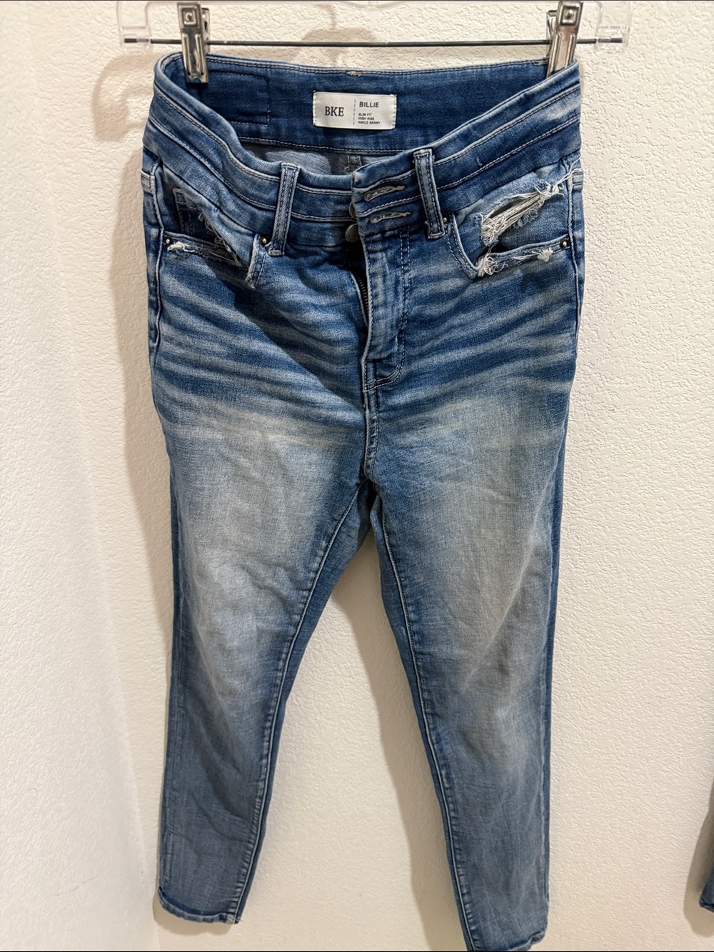 BKE billie Women’s Light Blue Distressed Skinny Jeans